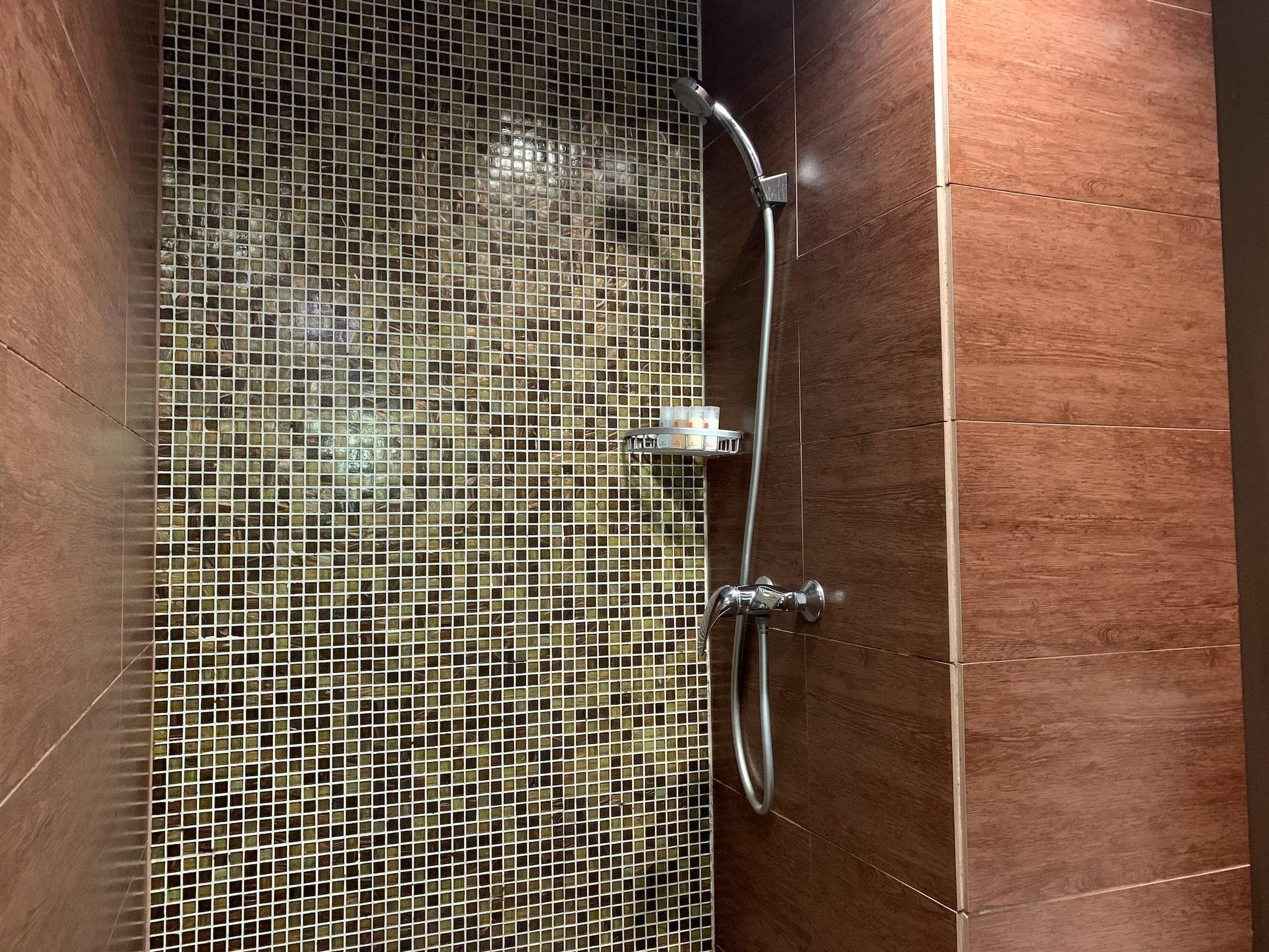 Hotel Ramada Grand Tsim Sha Tsui à Hong Kong Extérieur photo